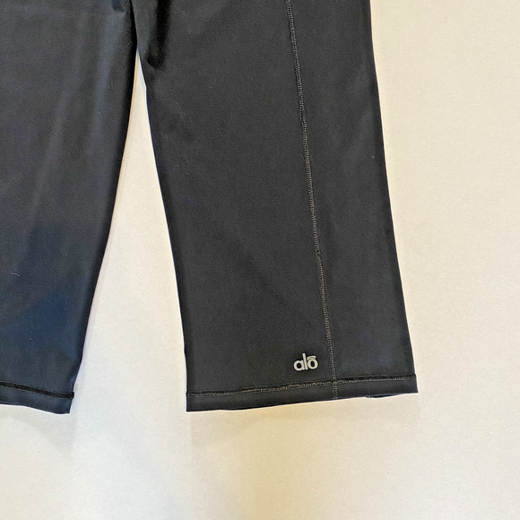 Alo Yoga Leggings Womens Medium Black Cool Fit Cropped Wide Leg Reversible Pants - Picture 4 of 11